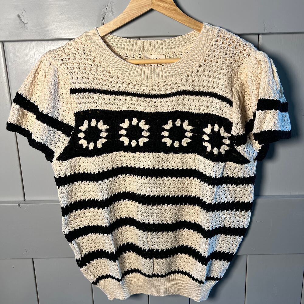 Aaron & Amber Black and Cream Crochet Short Sleeve Top Size S‎ NEW